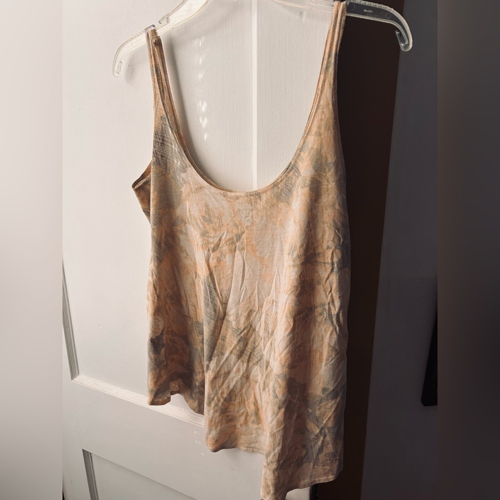 Dope printed tank top!